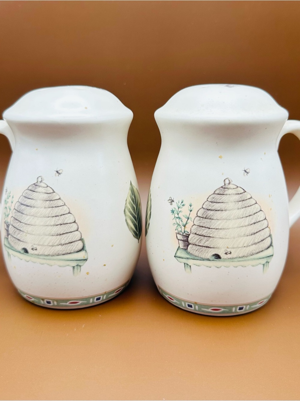 Vintage Pfaltzgraff Naturewood Stovetop Salt & Pepper Shakers Set